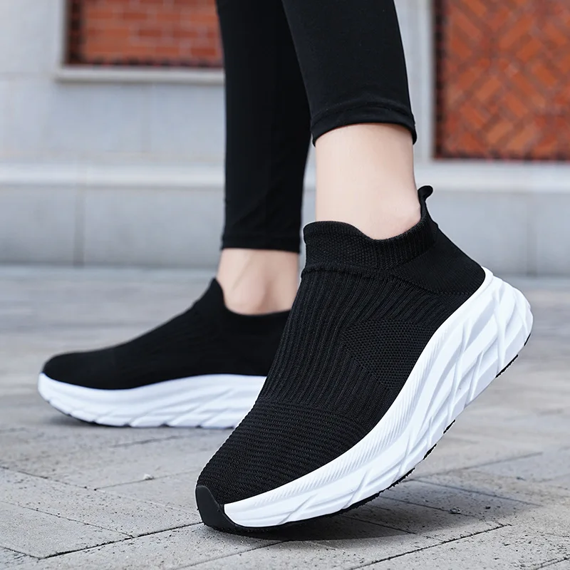 

2025 Popular New Woven Shoe Mesh Breathable Running Lightweight Sleeve Casual Men's Shoes Platform Sneakers