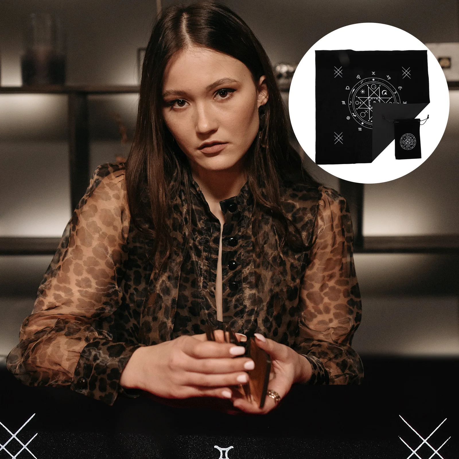 

Tarot Suit Holder Tablecloth High grade Flannelette Cover Card Bag Altar Tarot Pouches Jewelry Storage Classic Pattern