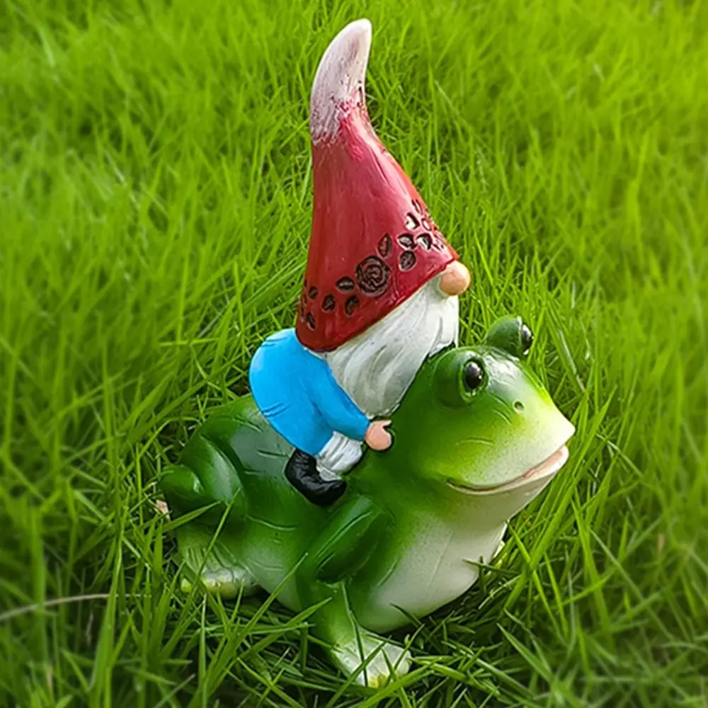

Durable Cartoon Gnome Riding Frog Statue Resin Crafts Funny Garden Gnomes Figurine Handmade Dwarf Sculpture Office Desktop