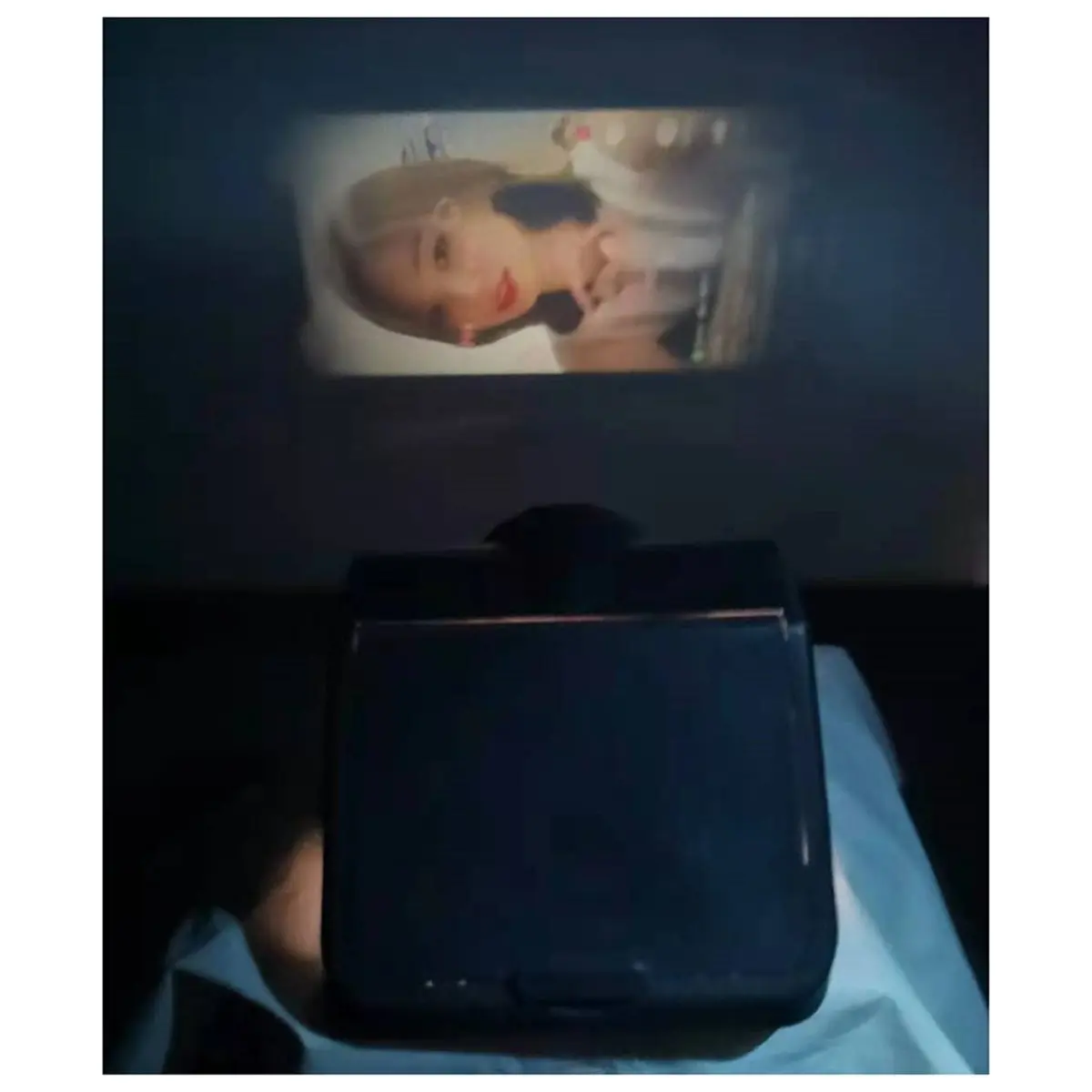 Phone Screen Magnifier Video Amplifier Simple Projector Mobile Phone Focusing Projector Video Direct Projection Player