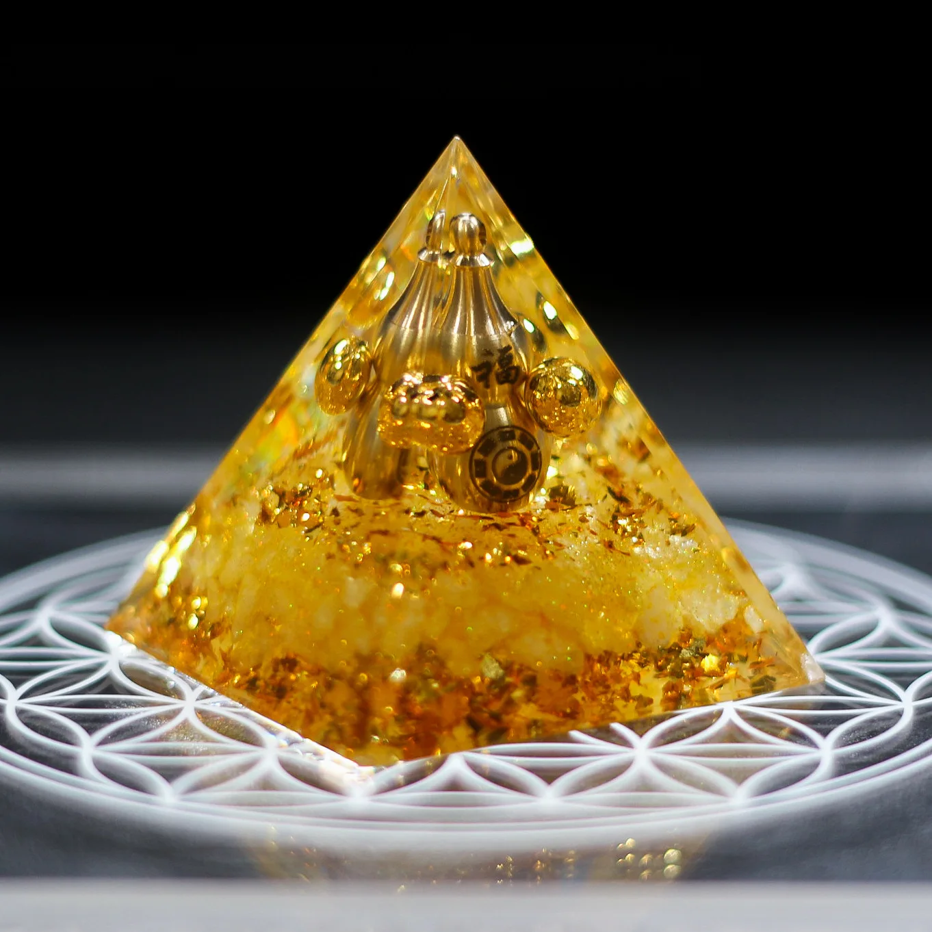 New Product Source Crystal Gravel Pyramid Ornament Epoxy Resin Ornament Home Handicrafts