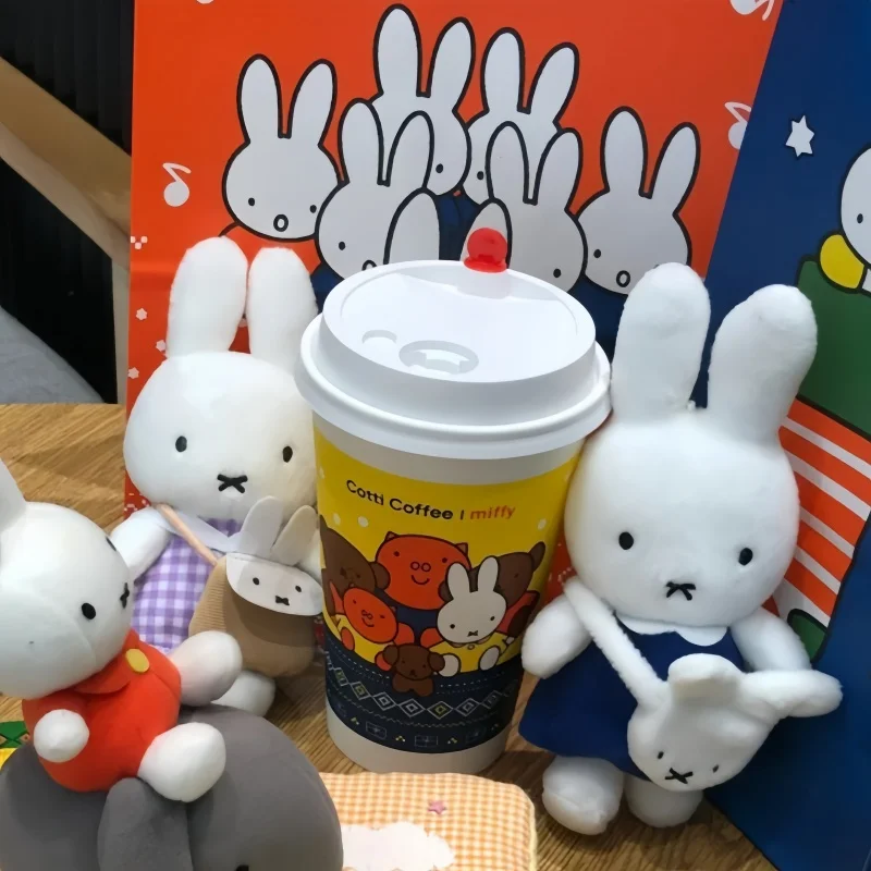 Poupée en peluche Miffy mignonne, jupe bleue de dessin animé, jouet en peluche, accessoires de sac à dos, pendentif Dopamine, porte-clés créatif, cadeaux pour filles