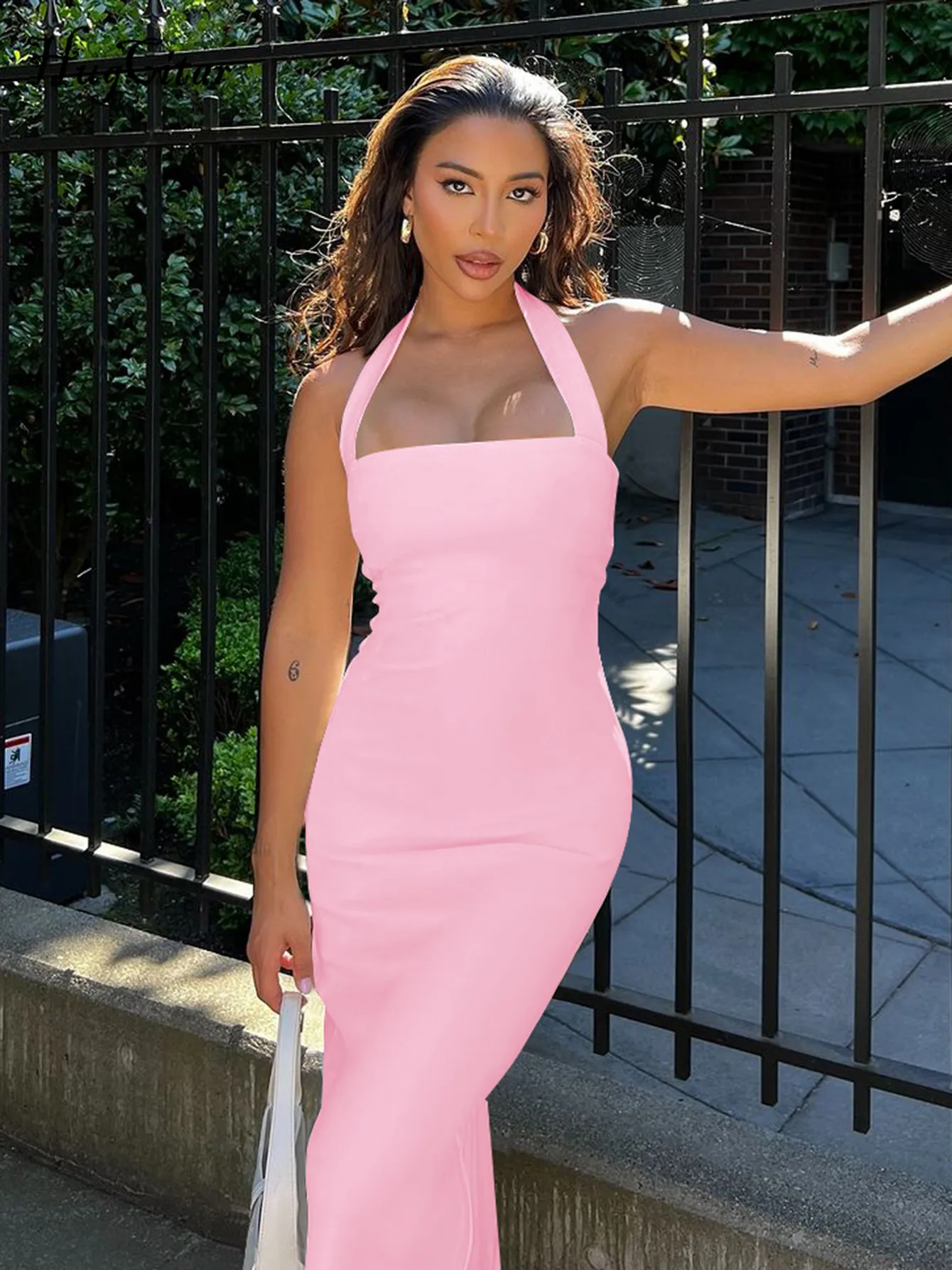 Hugcitar 2025 élégant licou noir dos nu Sexy moulante Maxi robe de bal été femmes Y2K vêtements de mariage fête d'anniversaire