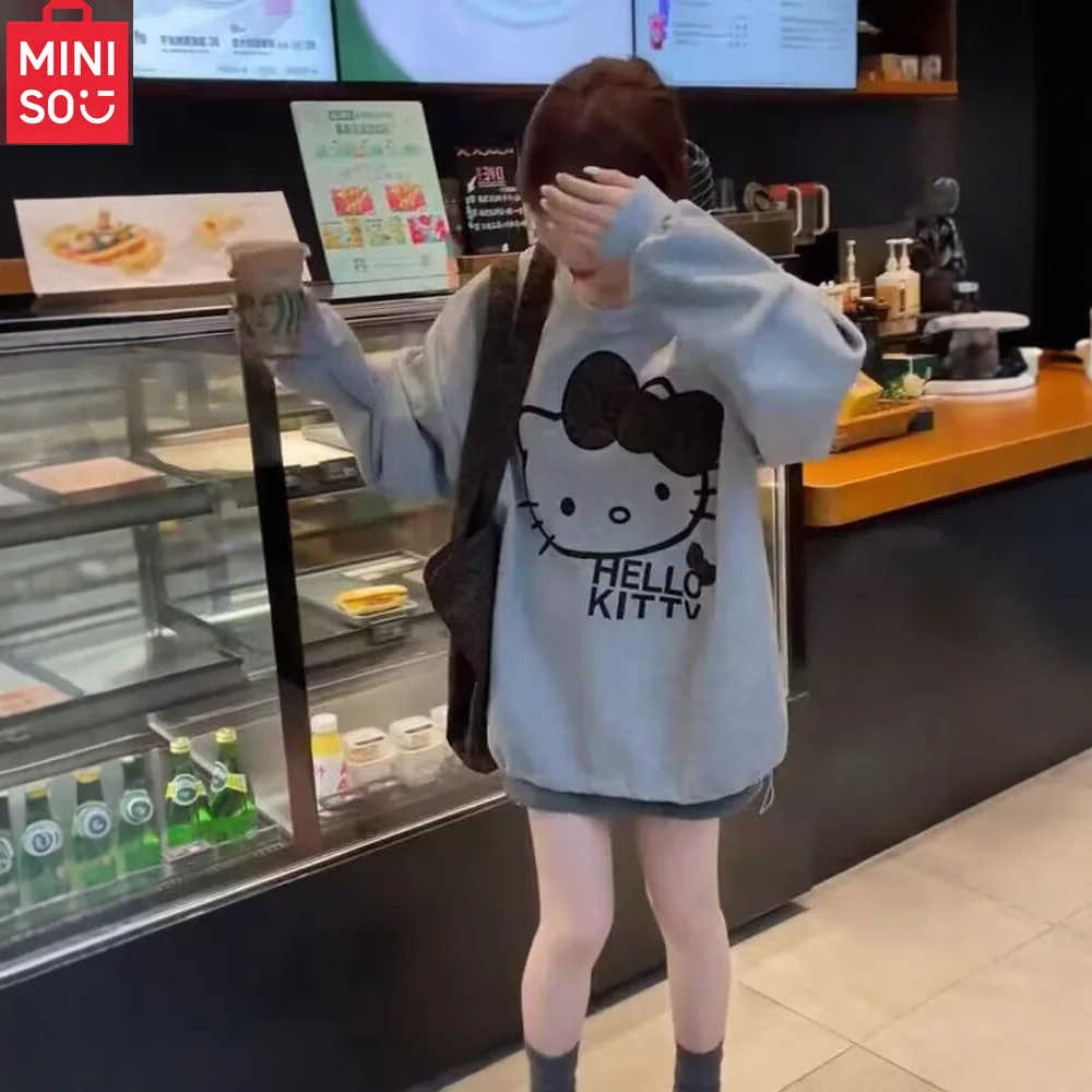 سترة بغطاء للرأس برقبة دائرية مطبوعة برسوم كارتونية أوروبية من MINISO للنساء في خريف 2025، بلوزة كبيرة الحجم جديدة فضفاضة وكسول