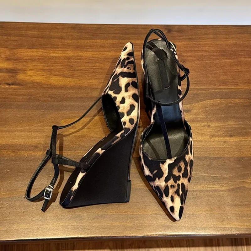 

New Fashion Catwalk Shoes Women Sexy Leopard Print Pointed High Heels T-Strap Wedge Sandals Ankle Strap Slingback Ladies Sandals