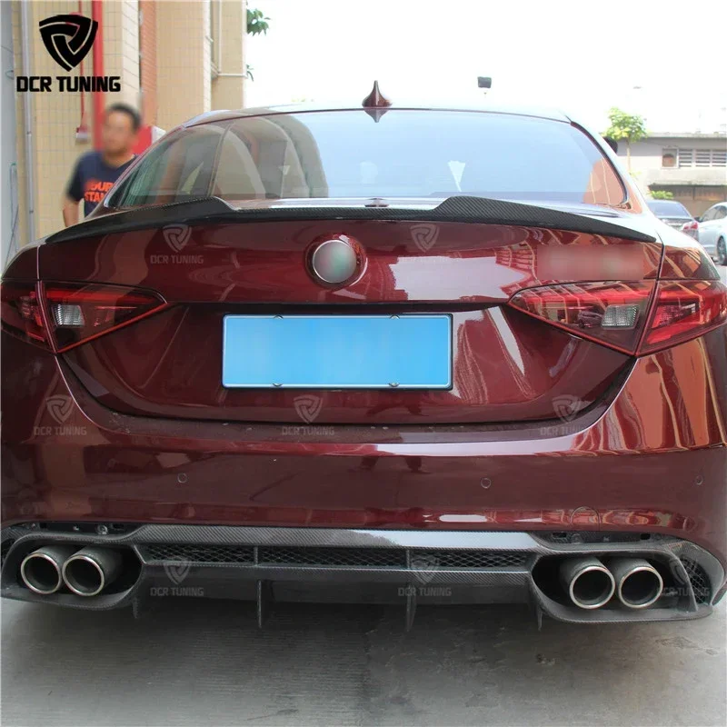 For Alfa Romeo Giulia Spoiler Carbon Fiber Rear Trunk Spoiler Gloss Black Finish Quadrifoglio Verde QV Style 2015 - UP