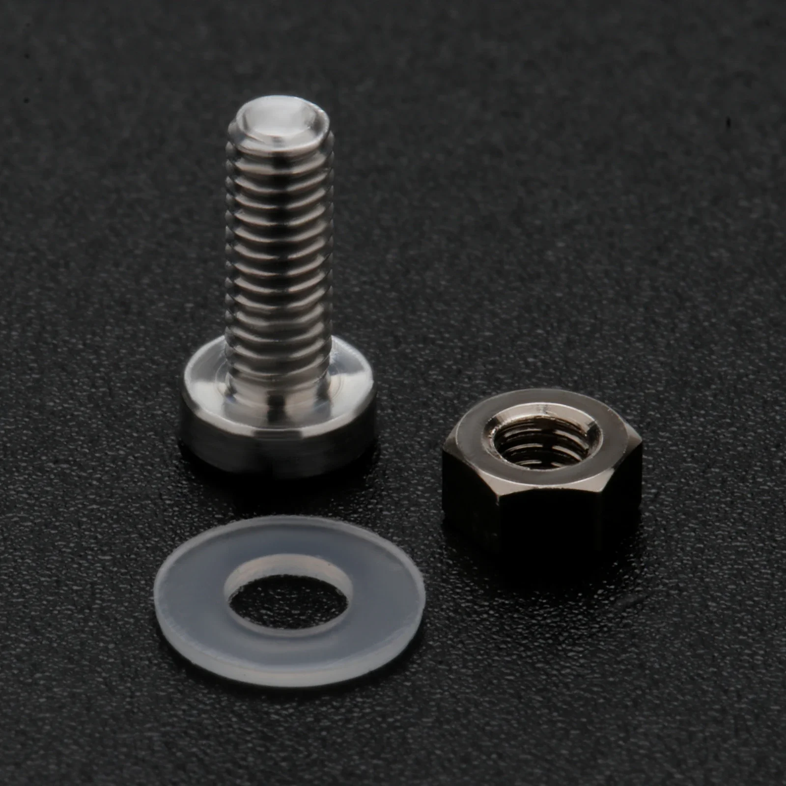M2,5-Montagesatz für Plattenspieler-Headshell-Kartuschen aus Aluminiumlegierung für Ortofon Vinyl 7 mm und 9 mm Schrauben mit Messingmuttern und PE-Dichtung – Detail 6