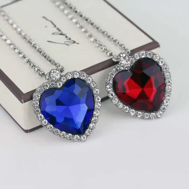 Studded Necklace Qu…
