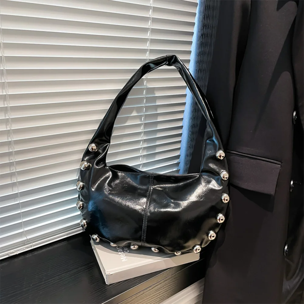 Женская сумка на плечо из искусственной кожи с шипами, большая вместительная сумка в стиле панк для подмышек, однотонная модная сумка для переноски, маленькая большая сумка, сумка с напуском