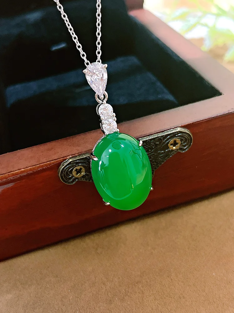 New Chinese style fluorescent green chalcedony 925 pure silver necklace inlaid with high carbon diamond, niche retro high-end