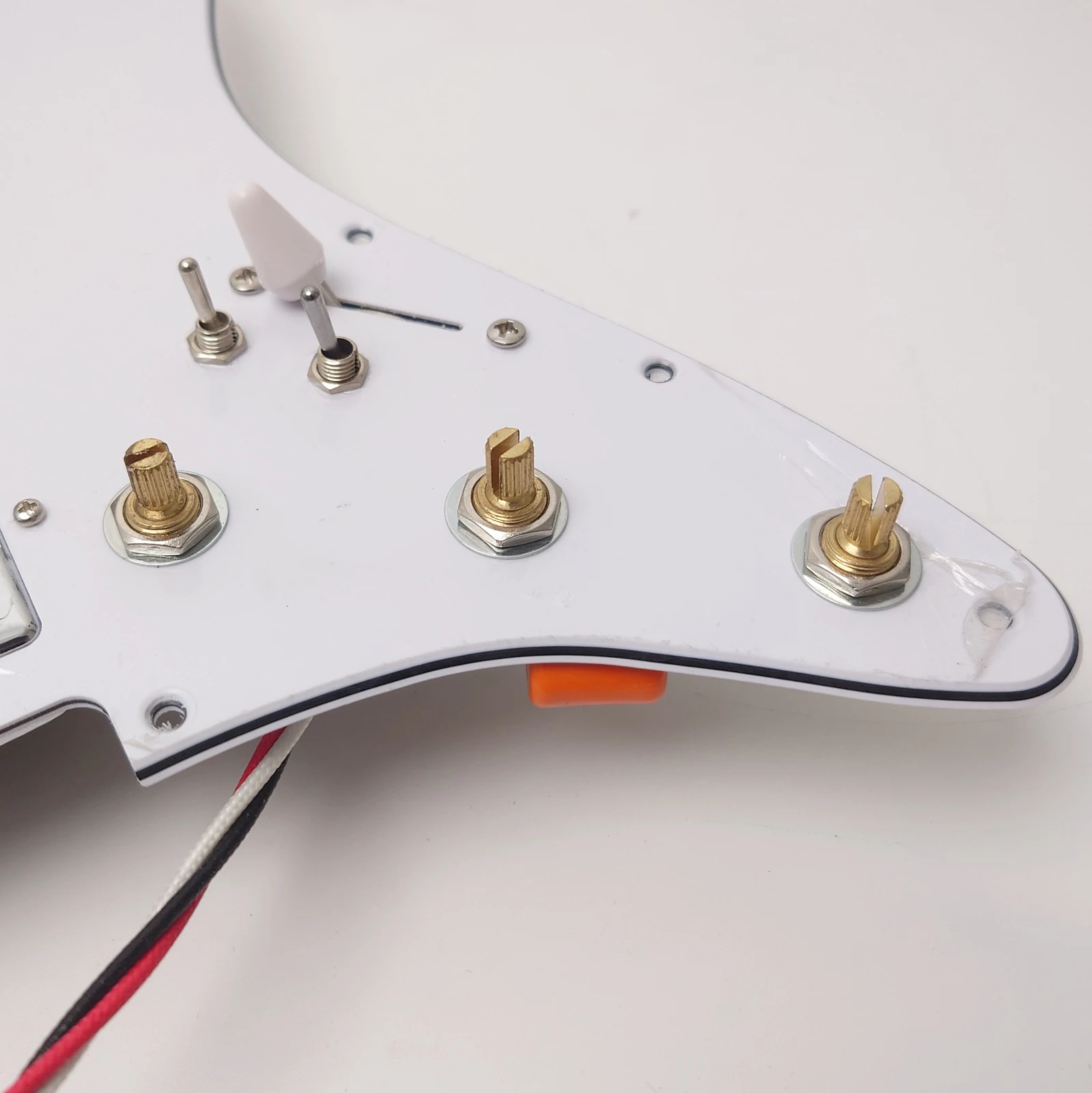 กีตาร์ Prewired โหลด Pickguard ชุด,SSH Alnico 5 Humbucker Pickups สําหรับกีตาร์ ST กีตาร์ไฟฟ้าเปลี่ยนชิ้นส่วน