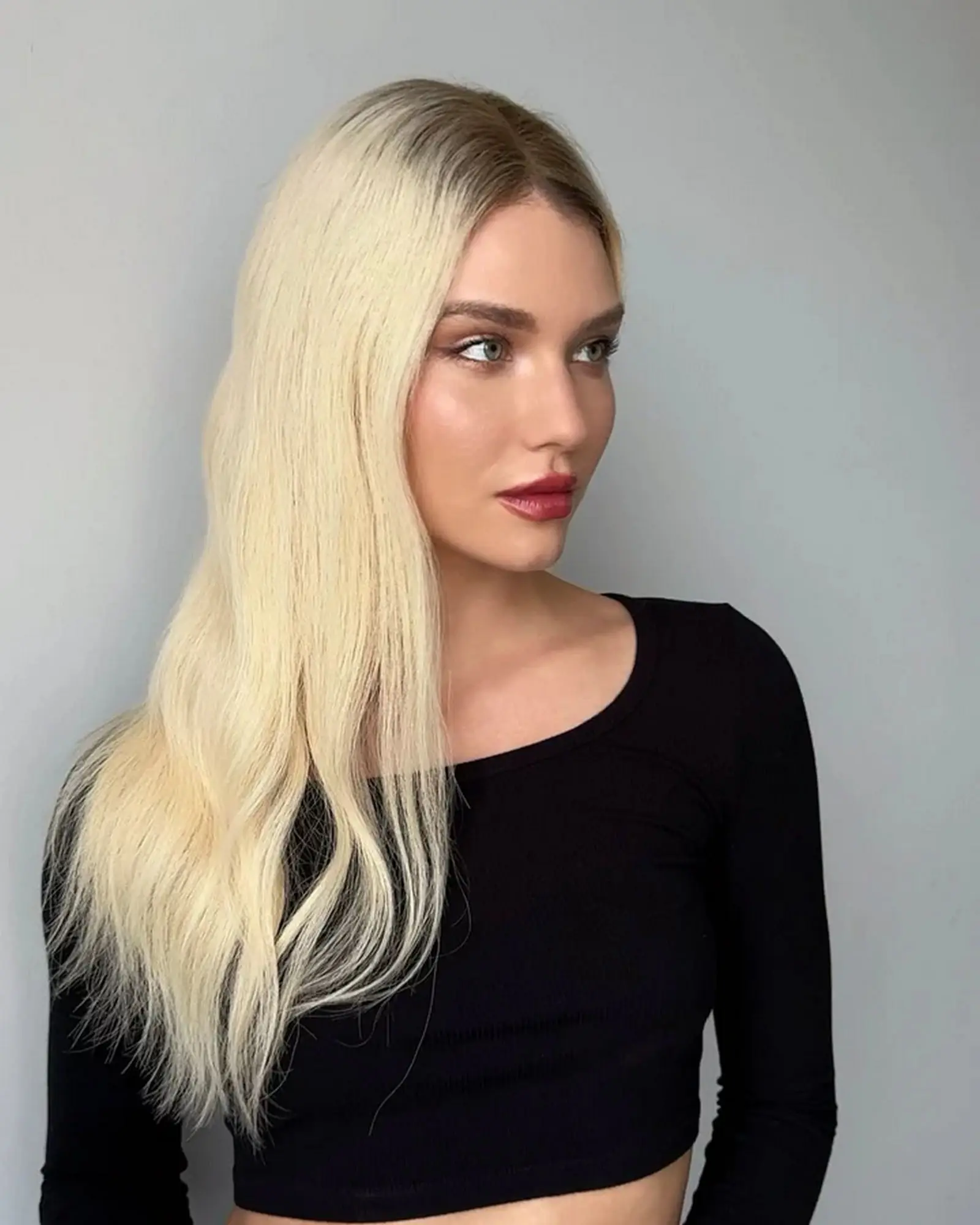 New In Long Length Ombre Light Blonde Synthetic Lace Frontal Wigs Slightly Wave 180%High Density Natural Hair Wig Full Roots 26'