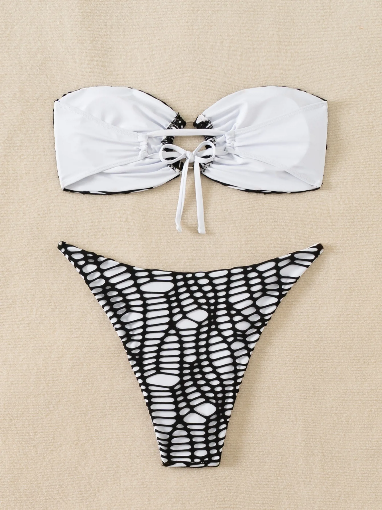 バンドゥビキニ 2025 新作 セクシー ホローアウト 水着 レディース ブラック ホワイト 水着 ビキニセット