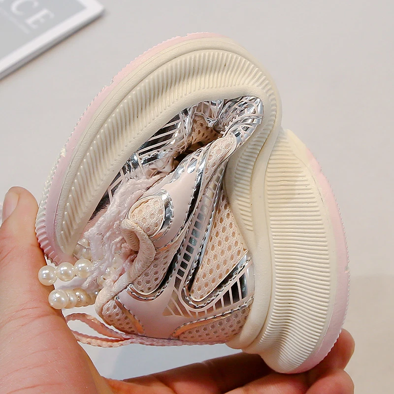 Детская повседневная обувь с дышащей сеткой для девочек, весенние кроссовки на нескользящей толстой подошве для малышей с блестящим бантом, удобные шикарные кроссовки для детей 4-6 лет