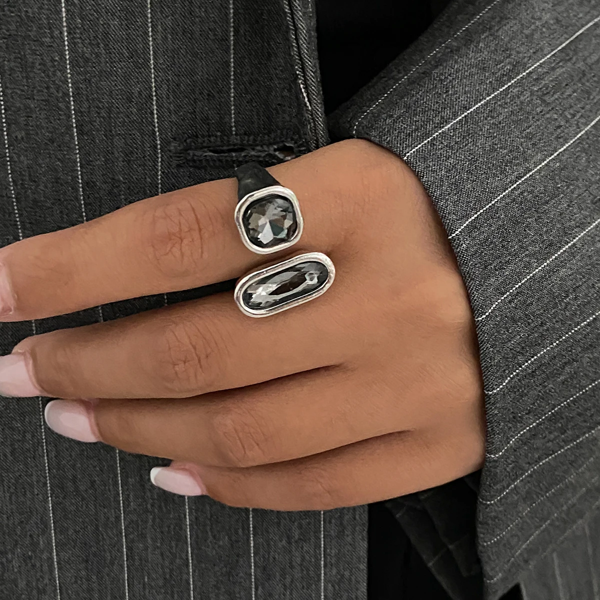 KunJoe Minimalistischer offener Ring aus Acryl mit Strasssteinen für Damen, koreanische Mode, Geometrie, verstellbarer Knöchelring, Party-Schmuck, Geschenk für Damen