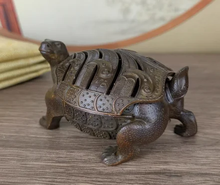 

Antique Copper Dragon Turtle Open Lid Incense Burner, Noble Guest Hollow Longevity Turtle Aromatherapy Turtle, Exquisite Crafts