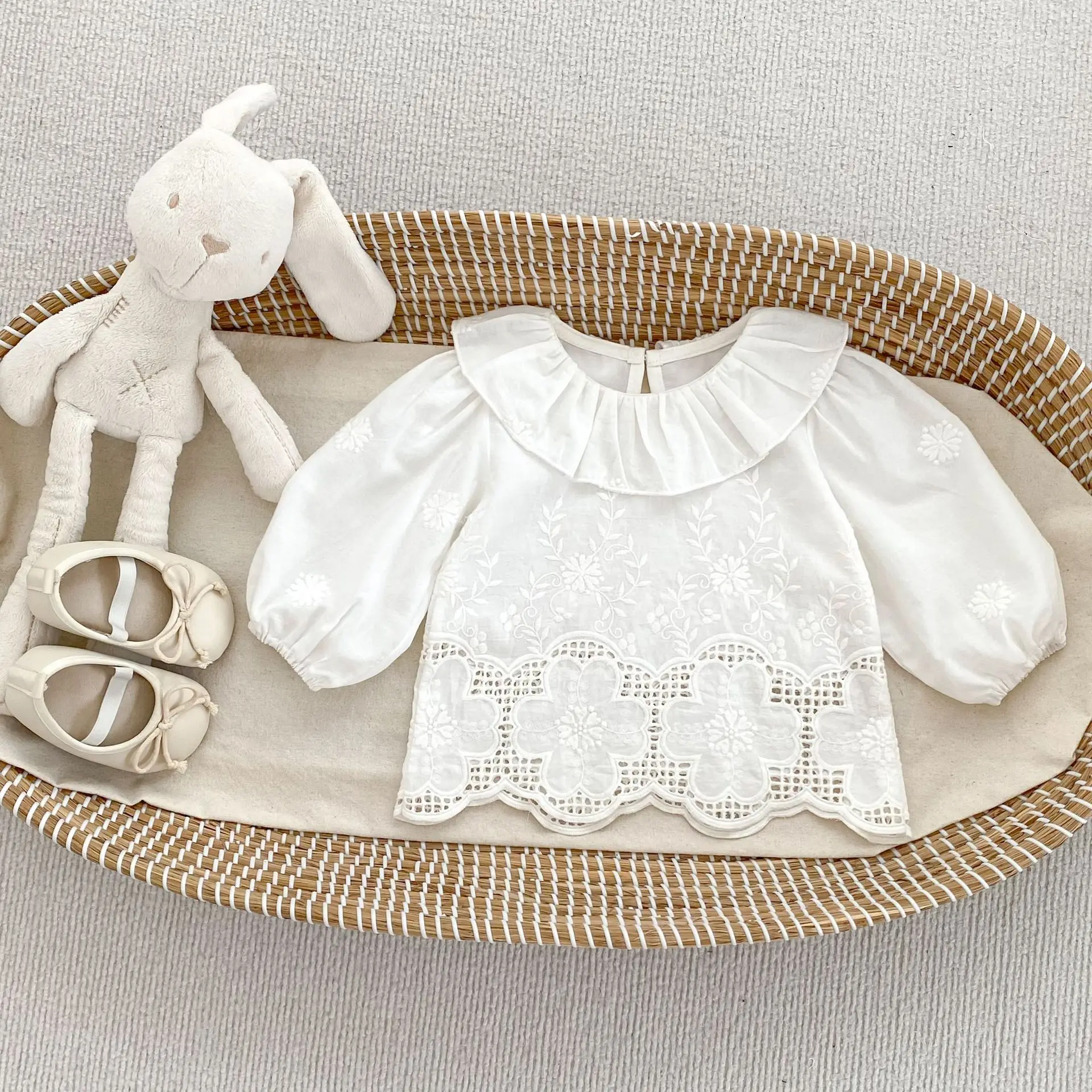 

2025 Autumn New Baby Girl Long Sleeve Flower Shirts Cotton Infant Toddler Cute Ruffle Collar Blouse Kids Girls Solid Loose Tops