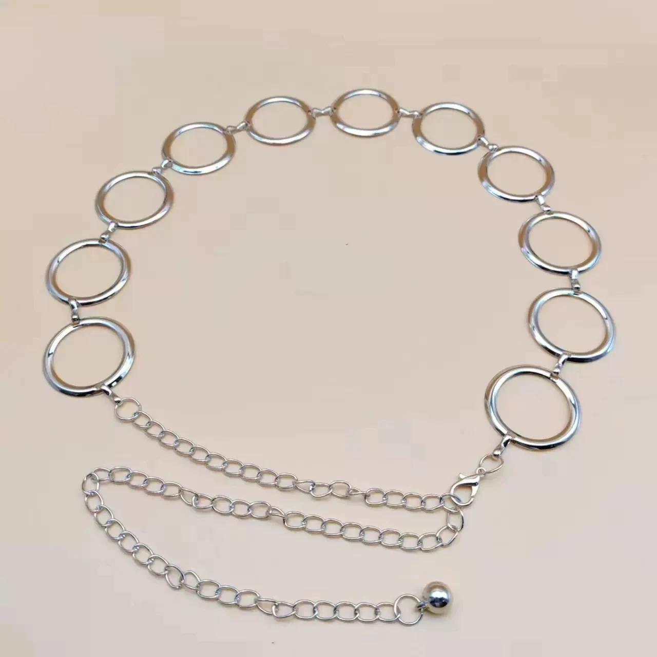 Damen-Gürtel mit Metall-Taillenkette: Das hohle, kreisförmige, geometrische Gürtel-Design ist einzigartig und modisch und betont die Taille. – Detail 5