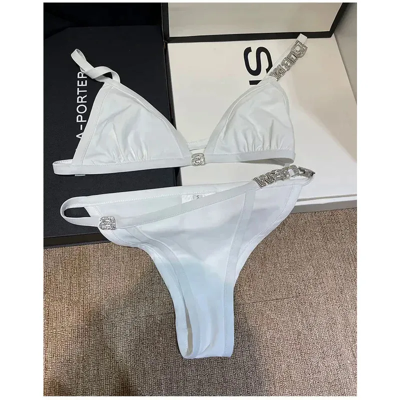 DY202024 blanco nuevo de algodón puro bragas ropa interior traje de baño conjunto Wang Bikinis conjunto para damas verano cristal carta decoración femenina