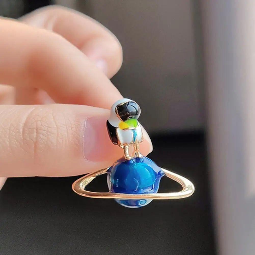 Space-themed Brooch Enamel Astronaut Brooch Pin Blue Planet Lapel Badge Alloy Spaceman Accessory for Men Women Jackets Shirts