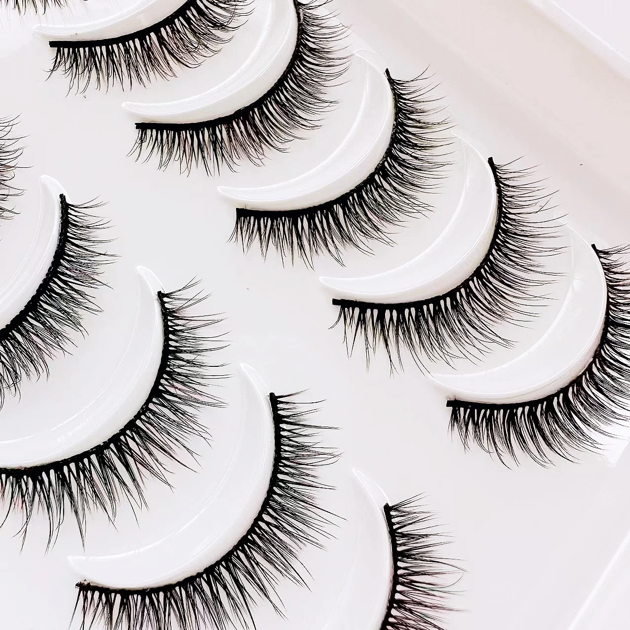 10 Paar übernatürliche, hautfarbene künstliche Wimpern, leicht und hautfreundlich, antiallergisch, frisch und atmungsaktiv, sehr geeignet für den täglichen Gebrauch. – Detail 2
