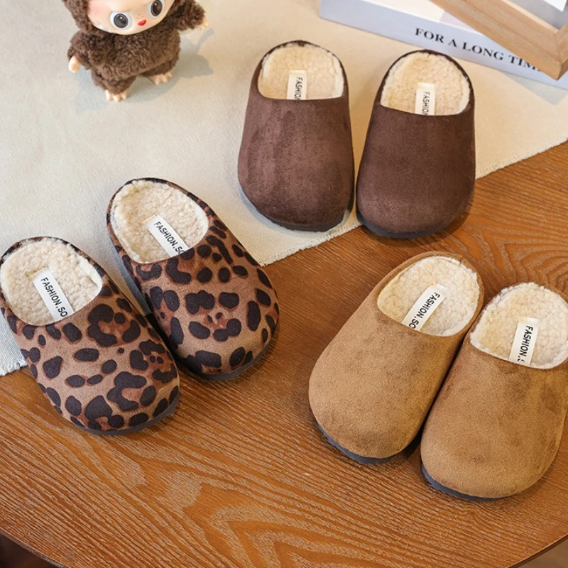 

Детские домашние хлопковые тапочки для отдыха, новинка 2023 года, зимние теплые туфли на мягкой подошве для девочек, модные нескользящие удобные универсальные тапочки для девочек