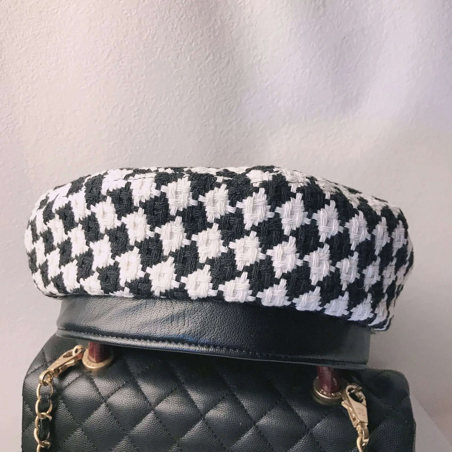 Beret female Jin Zhini Jennie houndstooth casual British French autumn and winter tweed flat top brim painter hat tide