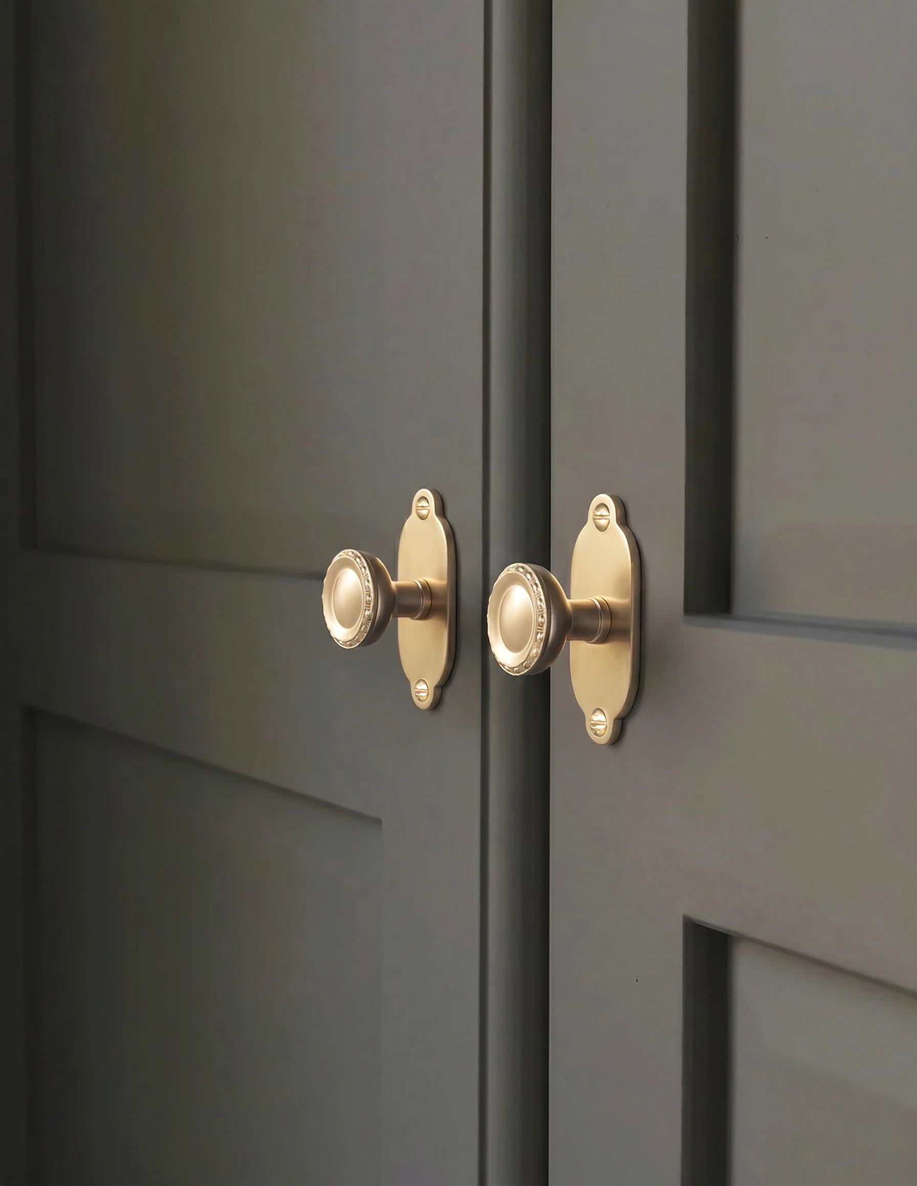 Goo-Ki Cabinet Knobs with Oval Beaded Backplate, 6 Pack, Antique Brass Solid Zinc Alloy Construction, vintage Knob with Oval Backplate, Includes Mounting Screws for Kitchen Cabinets & Drawers