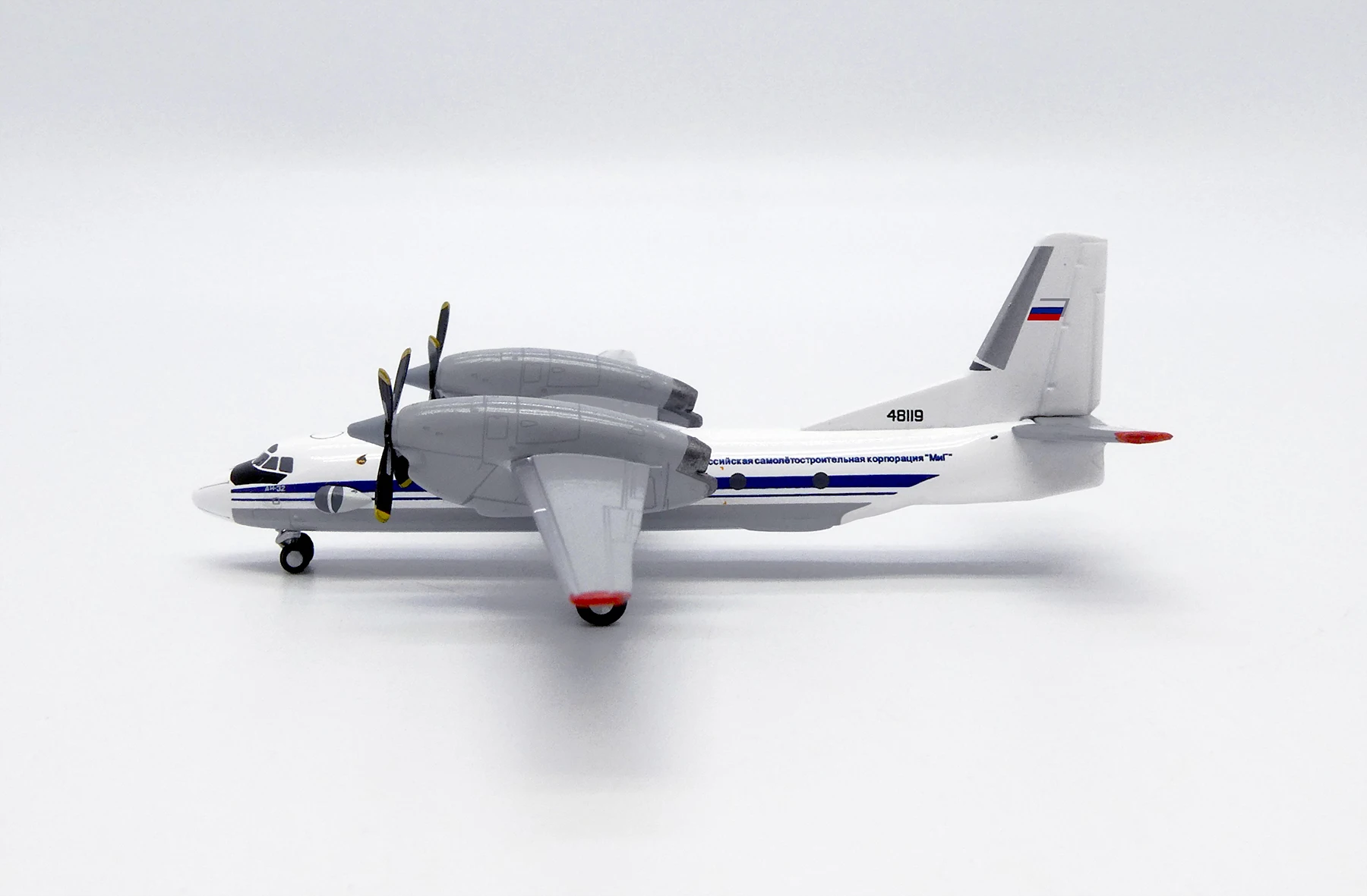 LH4329 1/400 Russian An-32 transport aircraft model 48119 Alloy finished product collection model