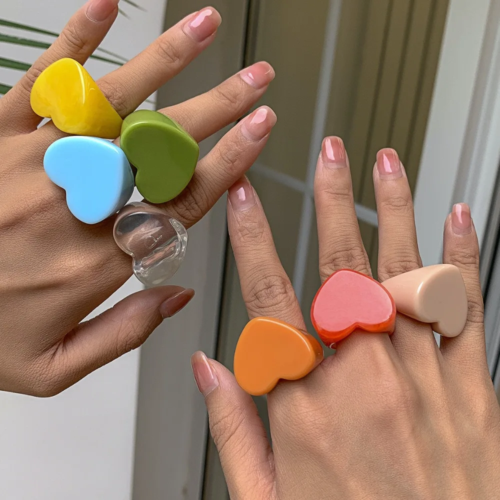 

Fashionable heart-shaped women's ring. Resin material, heart-shaped design candy colored ring, a Valentine's Day gift for ladies