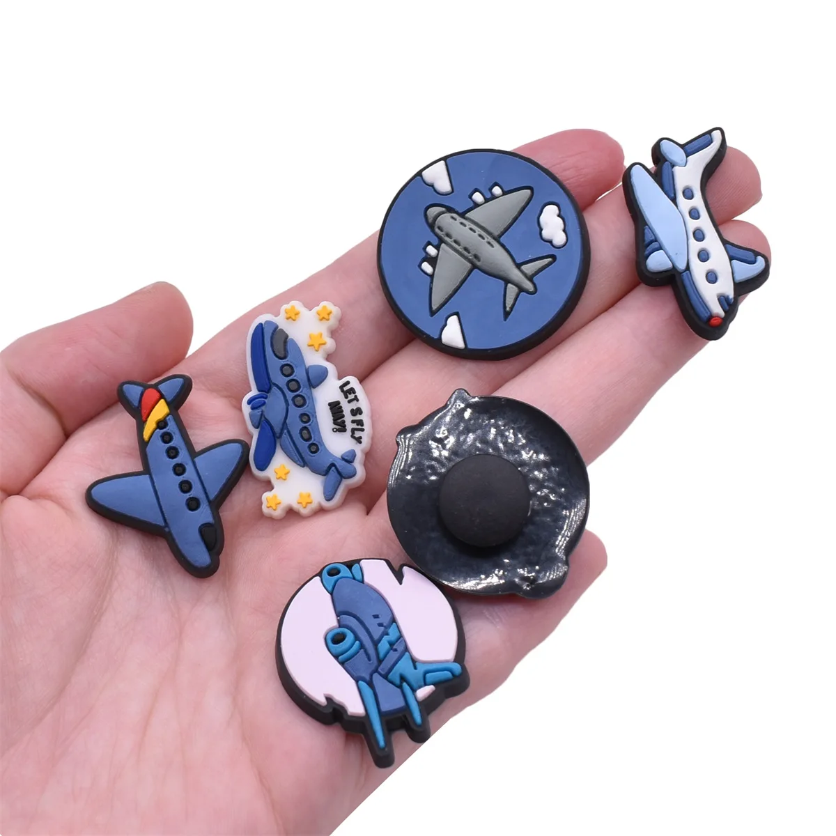 Vendite calde nuovi arrivi Cute Aircraft Shoe Charms Pin per Crocs Shoe Decoration Kids Adult Christmas Boy Girl Party Gifts