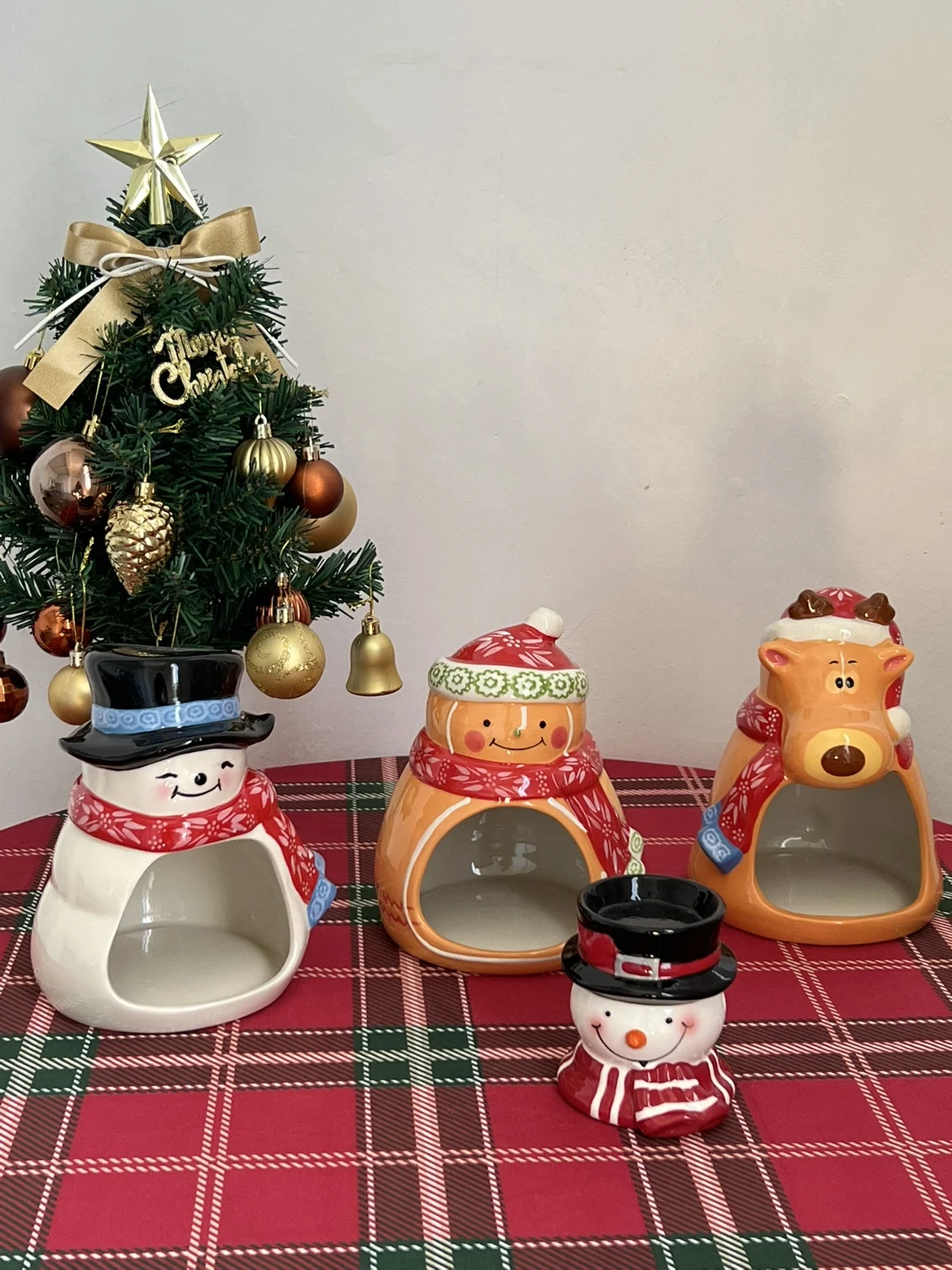 Pure hand-painted Christmas snowman, reindeer, gingerbread man, ceramic aromatherapy stove