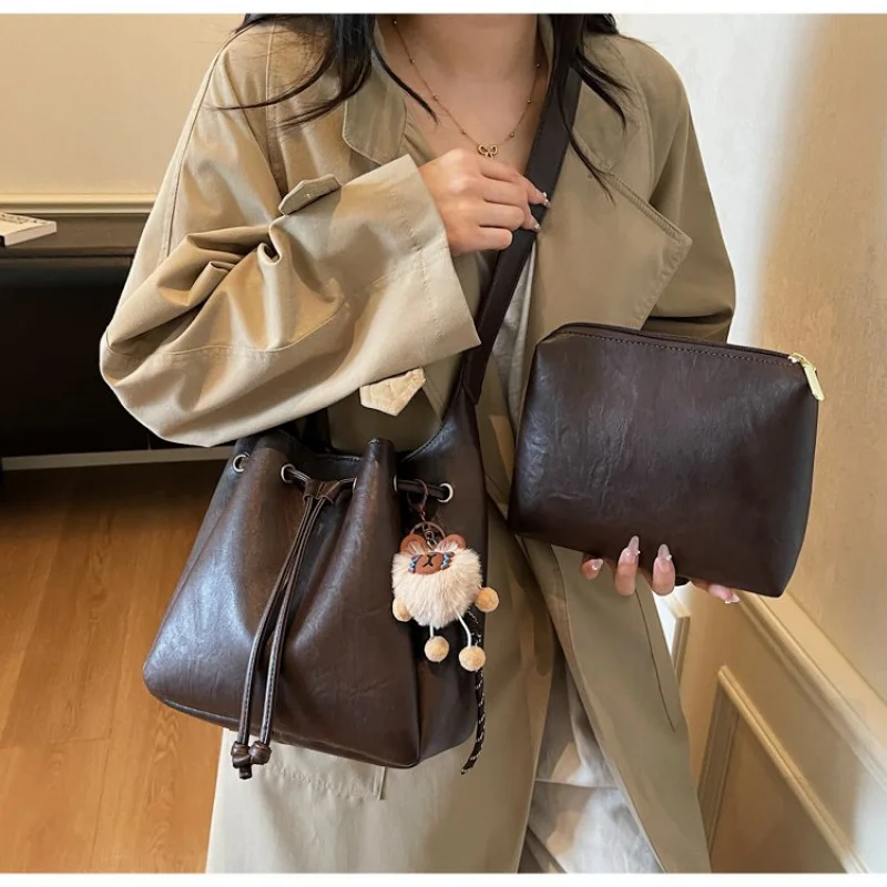 

Fashionable Unique Messenger Bag Crossbody With Letter Logo Women Trendy Minimalist Leather Large Capacity Solid