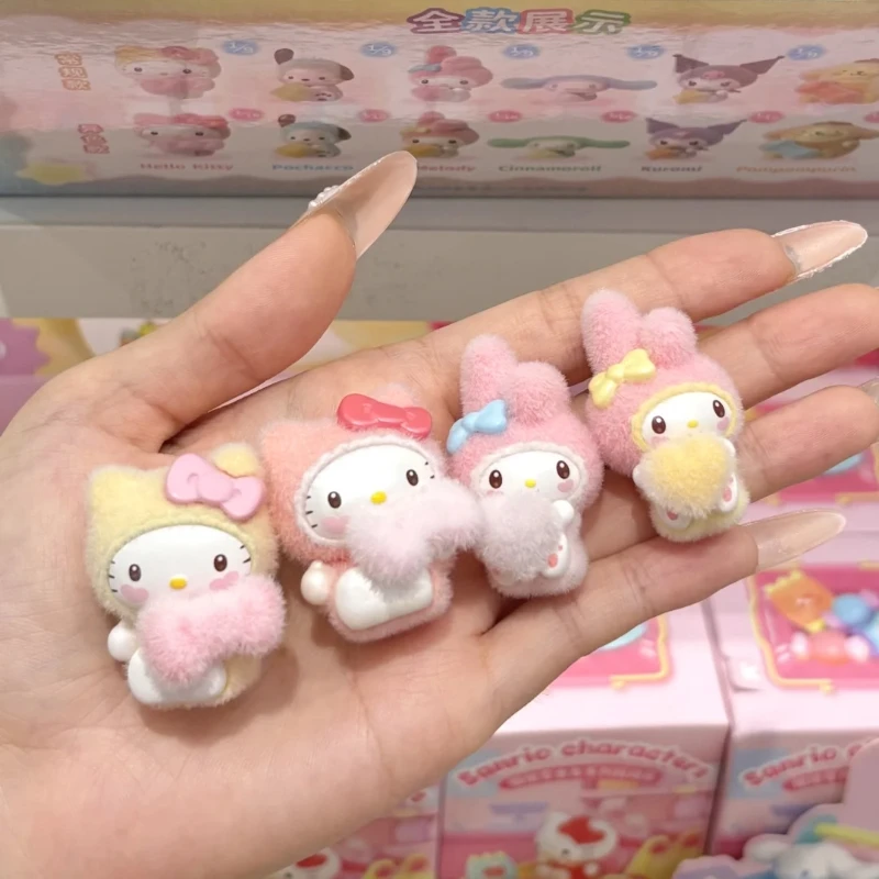 Caja ciega Sanrio Fluffy Little Baby Series auténtica, Hello Kitty Kulomi, adorno flocado, muñeca, juguetes de Anime, figuritas, regalo perímetro