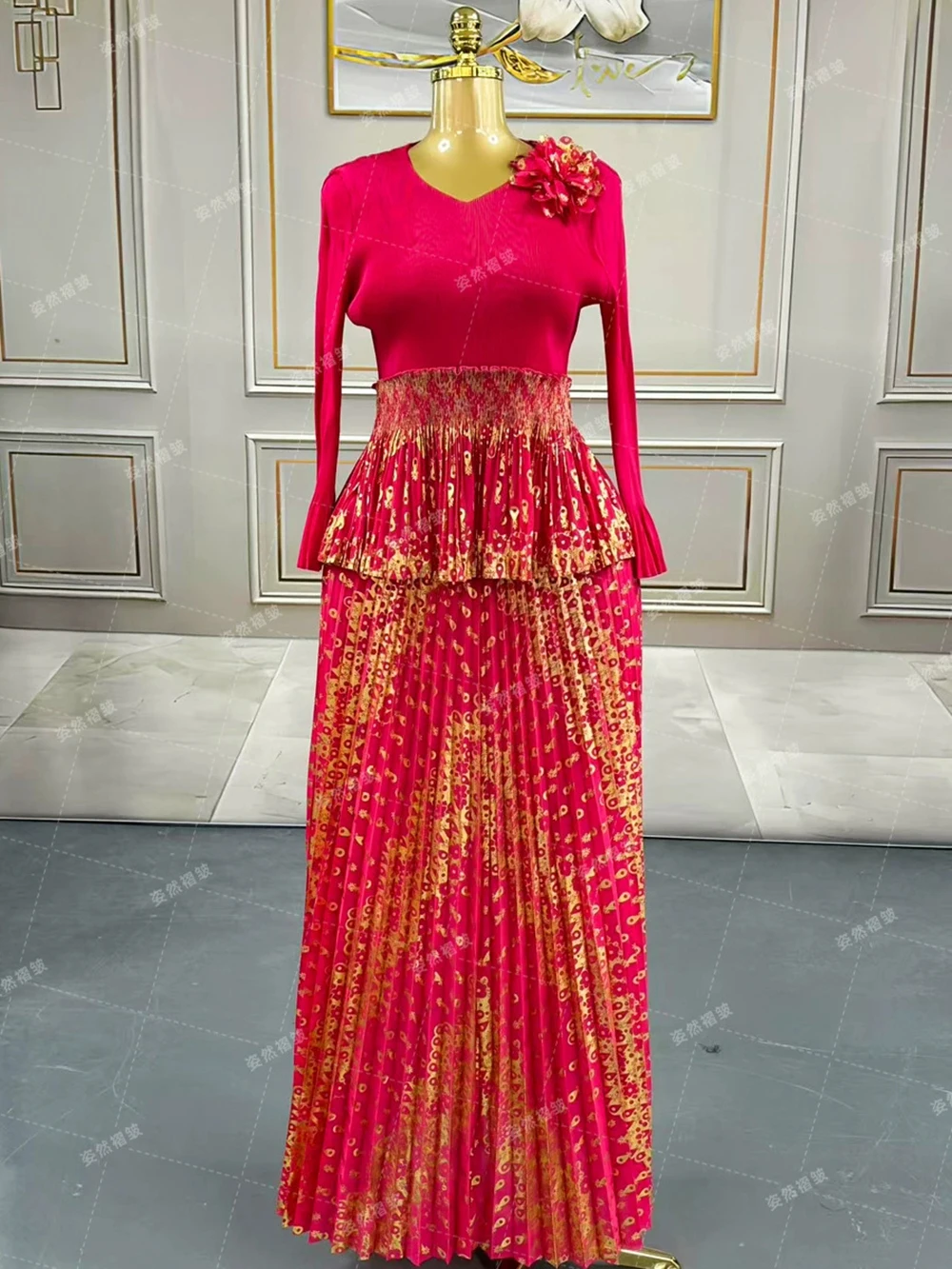 2025 neues High-End-Plissee-Heißprägekleid für Damen in Übergröße mit langen Ärmeln, Freizeitkleidung, plissierter langer Rock – GZXX 1013