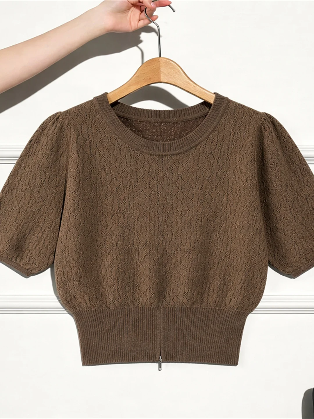

Retro Korean Style Women's Knitwear Short Sleeve round Neck Slimming Top Fashionable Versatile Summer Unique Elegant Design