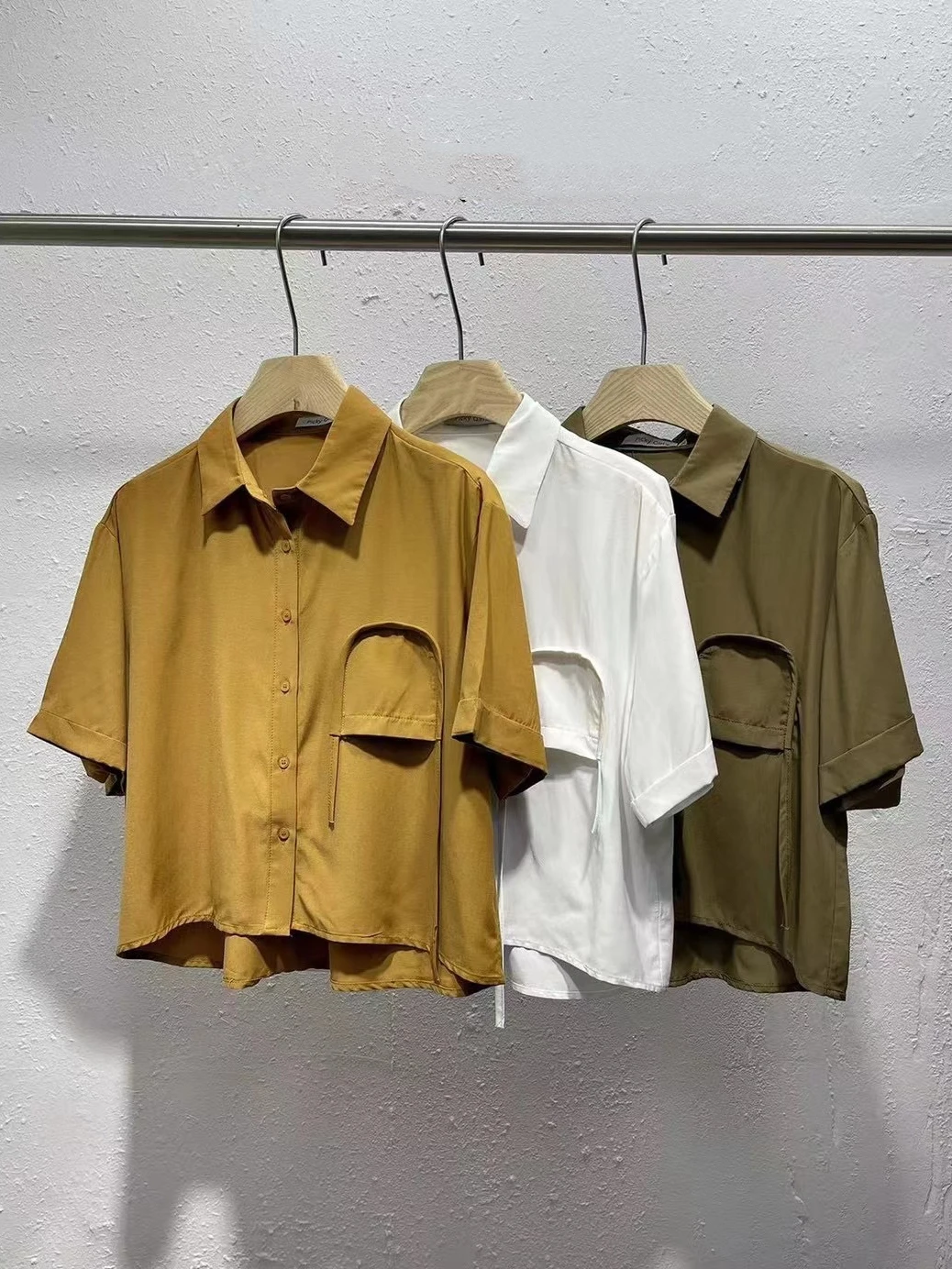 

Летний новый топ в японском стиле, легкий ретро-дизайн, простой, однотонный, с линиями, женский, с воротником-стойкой, стандартный...