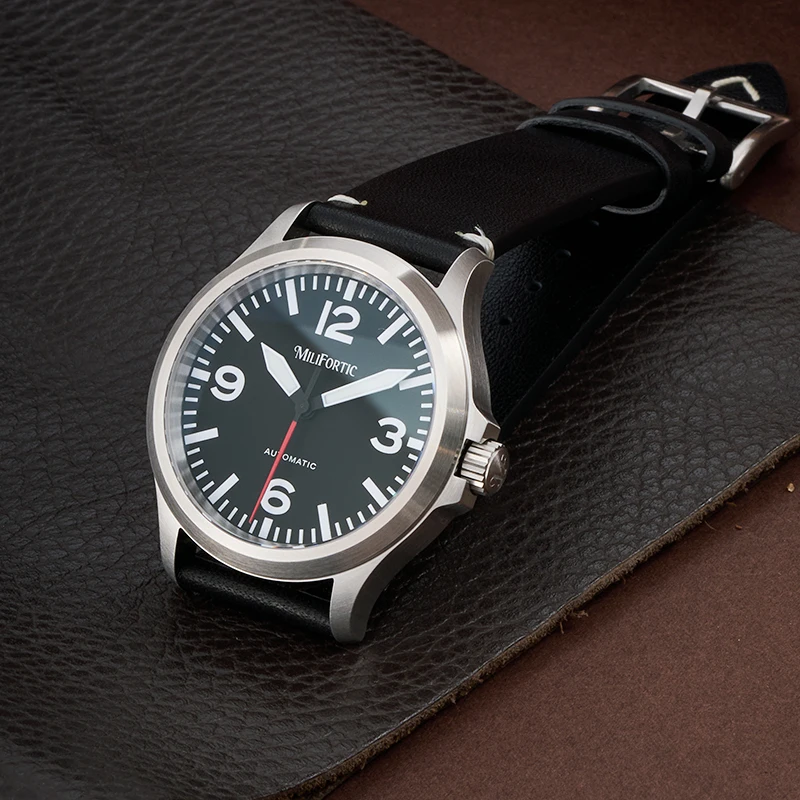 MF M096 ทหารสไตล์นักบินนาฬิกา 856 Homage ขนาดใหญ่ตัวเลขภาษาอาหรับ Dial 100M กันน้ํา NH38 การเคลื่อนไหว Auto Man นาฬิกา