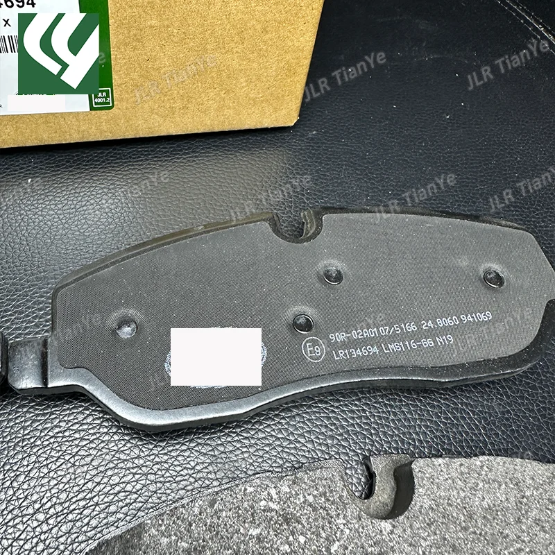 Suitable for Discovery 3 Range Rover Sport Range Rover Administration 05 09 Front brake pads LR134694/SFP500010/LR019618