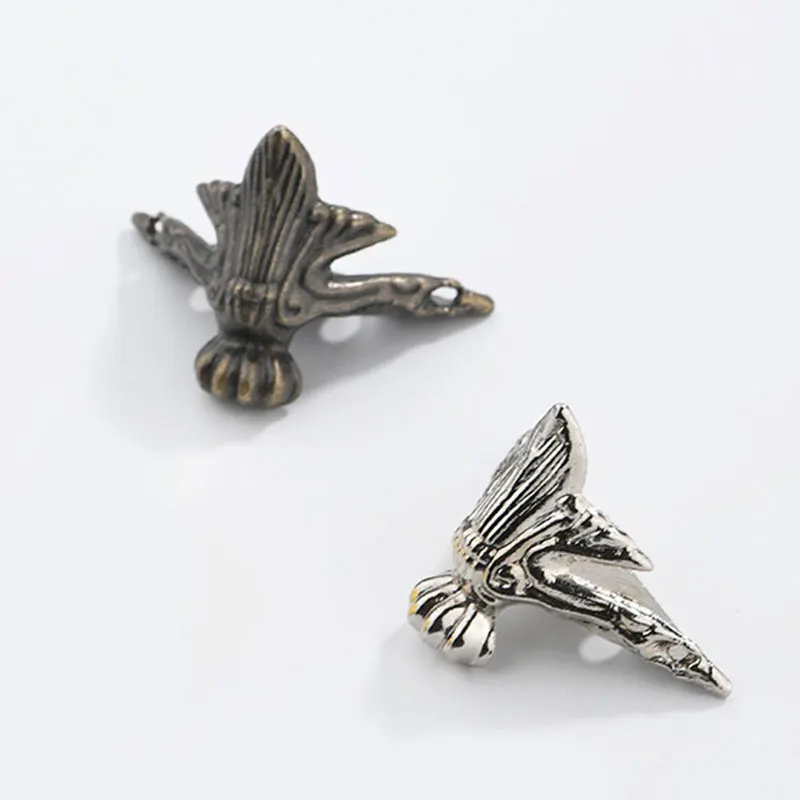 Home decoration Antique Wood Box Feet Leg Corner Protector Triangle Rattan Carved Decorative Bracket For Furniture Hardware