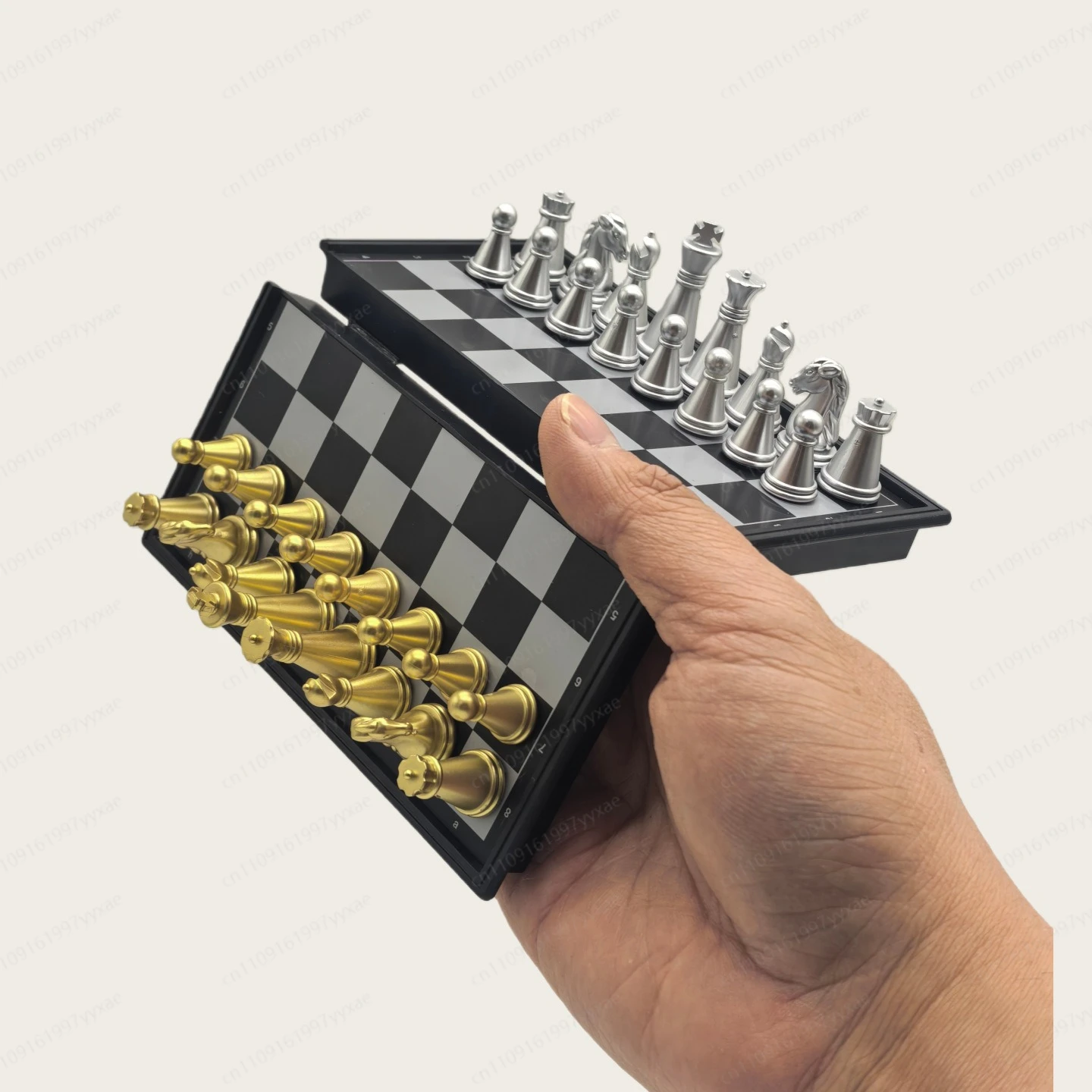Hot-selling small portable mini magnetic chess travel model