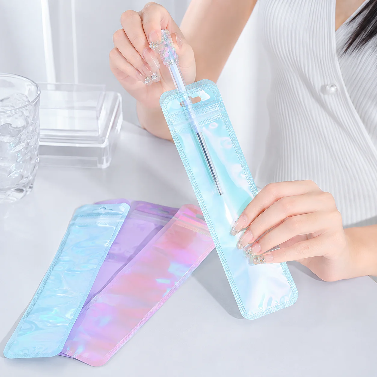 50 Stück holografische Verpackungsbeutel, bunte wiederverschließbare Plastiktüten mit Aufhängeloch für DIY-Perlenstifte, Schmuck und kleine Bastelarbeiten – Detail 5