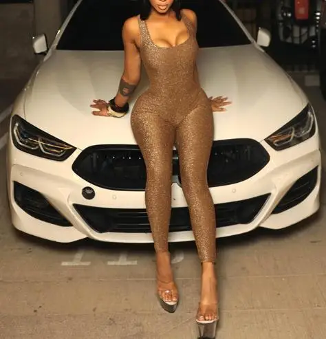 Trendiges und sexy Set aus ärmellosem Camisole-Overall mit quadratischem Ausschnitt und engen Hosen, sommerliches, modisches und personalisiertes Damen-Set