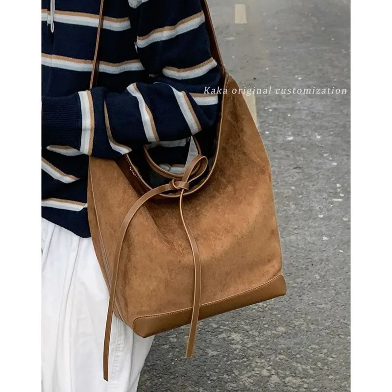 

2025 New Fashionable Korean Tote Casual Single Shoulder Bucket Bag Autumn/Winter Retro Large Capacity Bags for Women