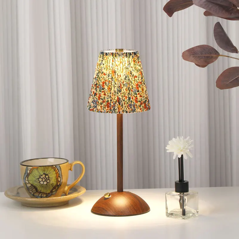 

Retro Floral Table Lamp Iron Art Fabric Lamp French Pastoral Style Master Bedroom Rechargeable Bedside Lamp Ambient Night Light