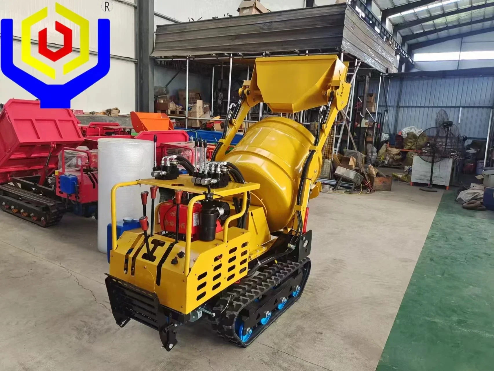 Mini Tracked Concrete Mixer 4000L Crawler Drive with High Efficiency and Low Fuel Consumption