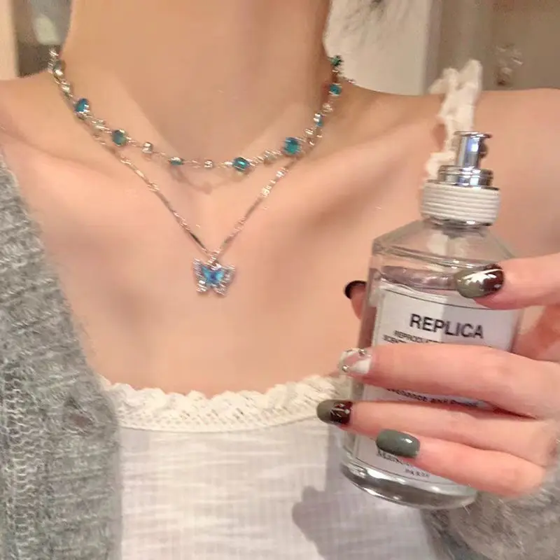 Romantische blaue Kristall-Schmetterlings-Halskette für Frauen, schlichter glänzender Zirkon-Doppelschicht-Anhänger, Choker, Schlüsselbeinkette, trendiges Schmuckgeschenk – Detail 6