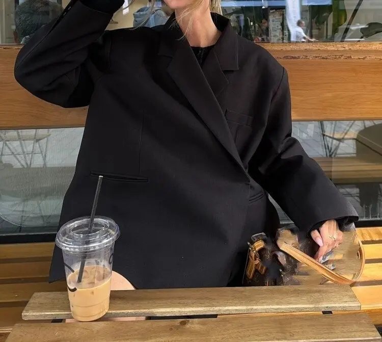 

Модный пиджак на пуговицах с лацканами для женщин, повседневное свободное офисное женское пальто с длинными рукавами, новинка 2025 года, шикарное осеннее пальто High Street