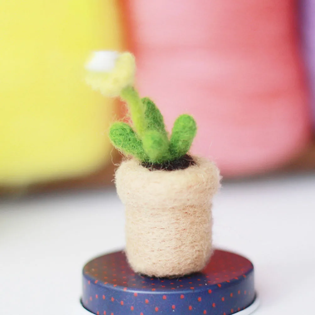 

8 Pcs Decoration Cactus Wool Felt Material Bag Needle Kit Felting Kits Arts and Crafts for Adults