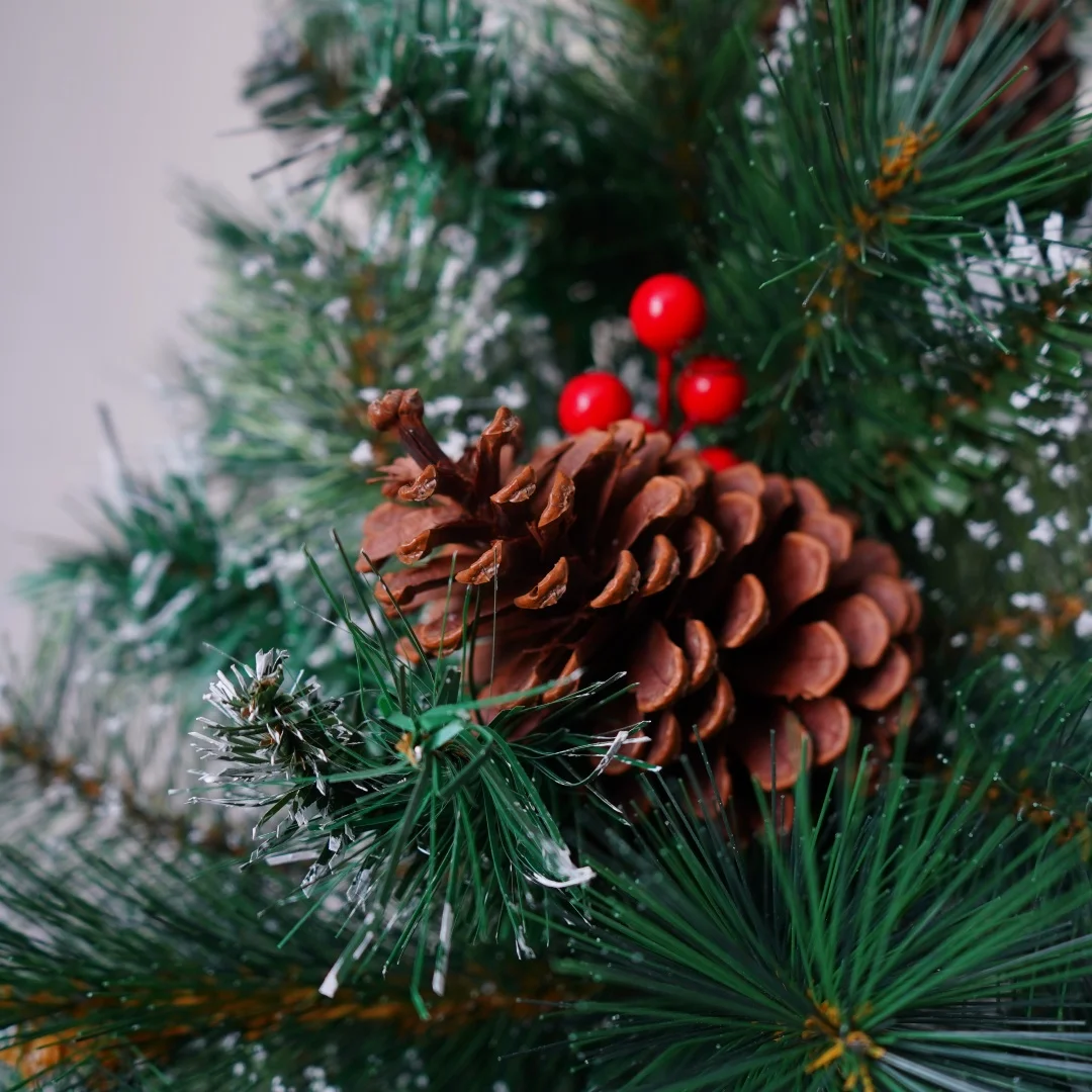 Pre-Lit Artificial Spruce Christmas Tree 180cm 6FT with Large Pinecones & Red Berries, LED Xmas Tree for Home Holiday Decor